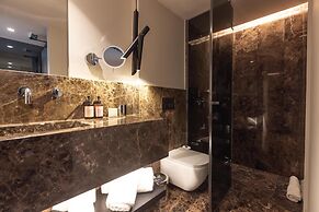 Adia Aluma Athens, Curio Collection By Hilton