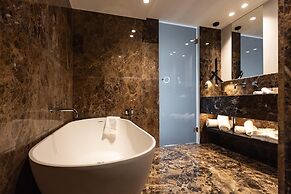 Adia Aluma Athens, Curio Collection By Hilton