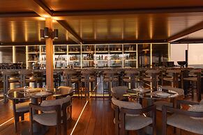 Adia Aluma Athens, Curio Collection By Hilton