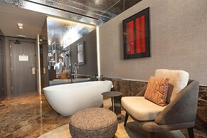 Adia Aluma Athens, Curio Collection By Hilton