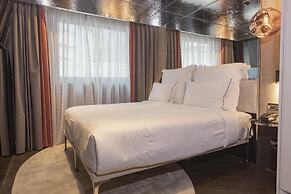 Adia Aluma Athens, Curio Collection By Hilton