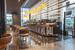 Adia Aluma Athens, Curio Collection By Hilton