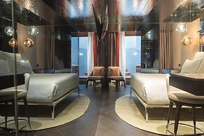 Adia Aluma Athens, Curio Collection By Hilton