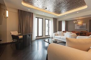 Adia Aluma Athens, Curio Collection By Hilton