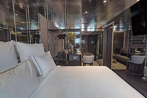 Adia Aluma Athens, Curio Collection By Hilton