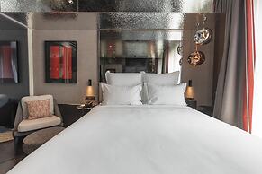 Adia Aluma Athens, Curio Collection By Hilton