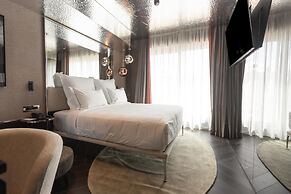 Adia Aluma Athens, Curio Collection By Hilton