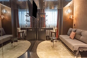 Adia Aluma Athens, Curio Collection By Hilton