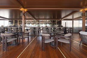 Adia Aluma Athens, Curio Collection By Hilton