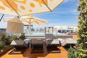 Adia Aluma Athens, Curio Collection By Hilton