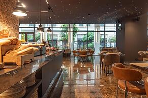 Adia Aluma Athens, Curio Collection By Hilton