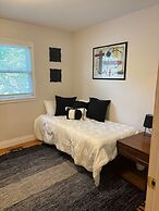 Luxury Modern Stay - 2000 Sqft