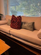 Luxury Modern Stay - 2000 Sqft