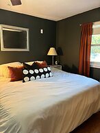 Luxury Modern Stay - 2000 Sqft