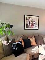 Luxury Modern Stay - 2000 Sqft