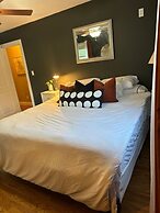 Luxury Modern Stay - 2000 Sqft