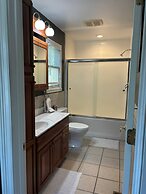 Luxury Modern Stay - 2000 Sqft