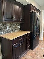 Luxury Modern Stay - 2000 Sqft