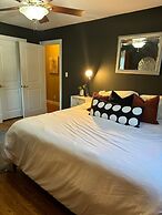 Luxury Modern Stay - 2000 Sqft