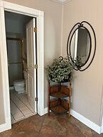 Luxury Modern Stay - 2000 Sqft