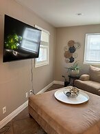 Luxury Modern Stay - 2000 Sqft