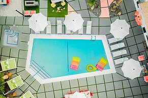 3 Private 1 Bedroom Units at The Wesley Sleeps 12