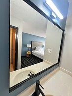 LakeWood Inn & Suites