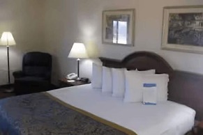 LakeWood Inn & Suites