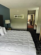 LakeWood Inn & Suites