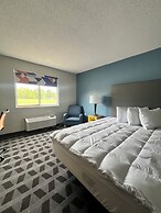 LakeWood Inn & Suites