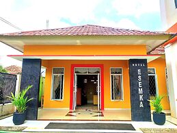 Esemka Hotel and Convention Kotabumi