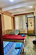 Larosa Hostel Bed And Breakfast