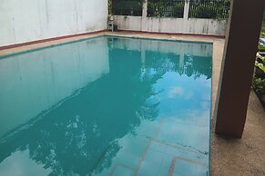 Larosa Hostel Bed And Breakfast