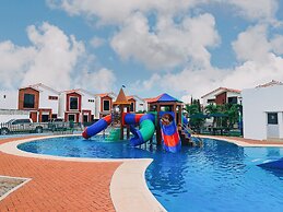 Casa con Piscina Privada para Familias
