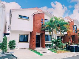 Casa con Piscina Privada para Familias
