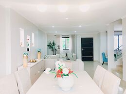 Casa con Piscina Privada para Familias