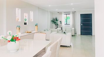 Casa con Piscina Privada para Familias