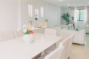 Casa con Piscina Privada para Familias