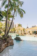 Resort Style Chevron Apartments