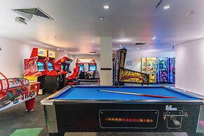 Resort Style Chevron Apartments