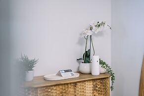 Resort Style Chevron Apartments