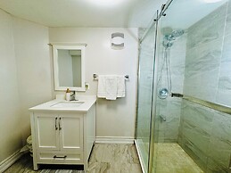 Cozy 2BR Retreat - Comfort & Convenience