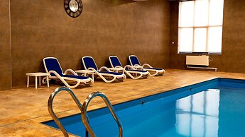 1BR with Balcony Pool & Sauna