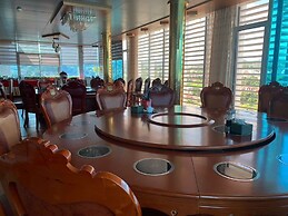 Duc Trung Hotel CB by Bayluxury