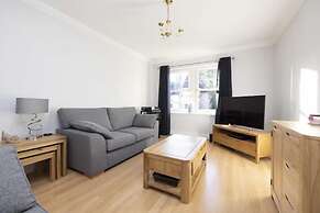 Modern Flat with Free Parking