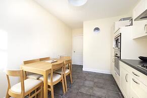 Modern Flat with Free Parking