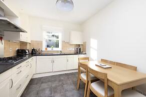Modern Flat with Free Parking