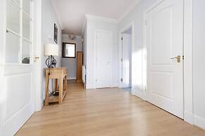 Modern Flat with Free Parking