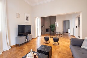 Acropolis Luxe Retreat 15 ppl 6 Bdrm Neoclassical Home w Jacuzzi Rooft