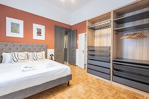 Acropolis Luxe Retreat 15 ppl 6 Bdrm Neoclassical Home w Jacuzzi Rooft